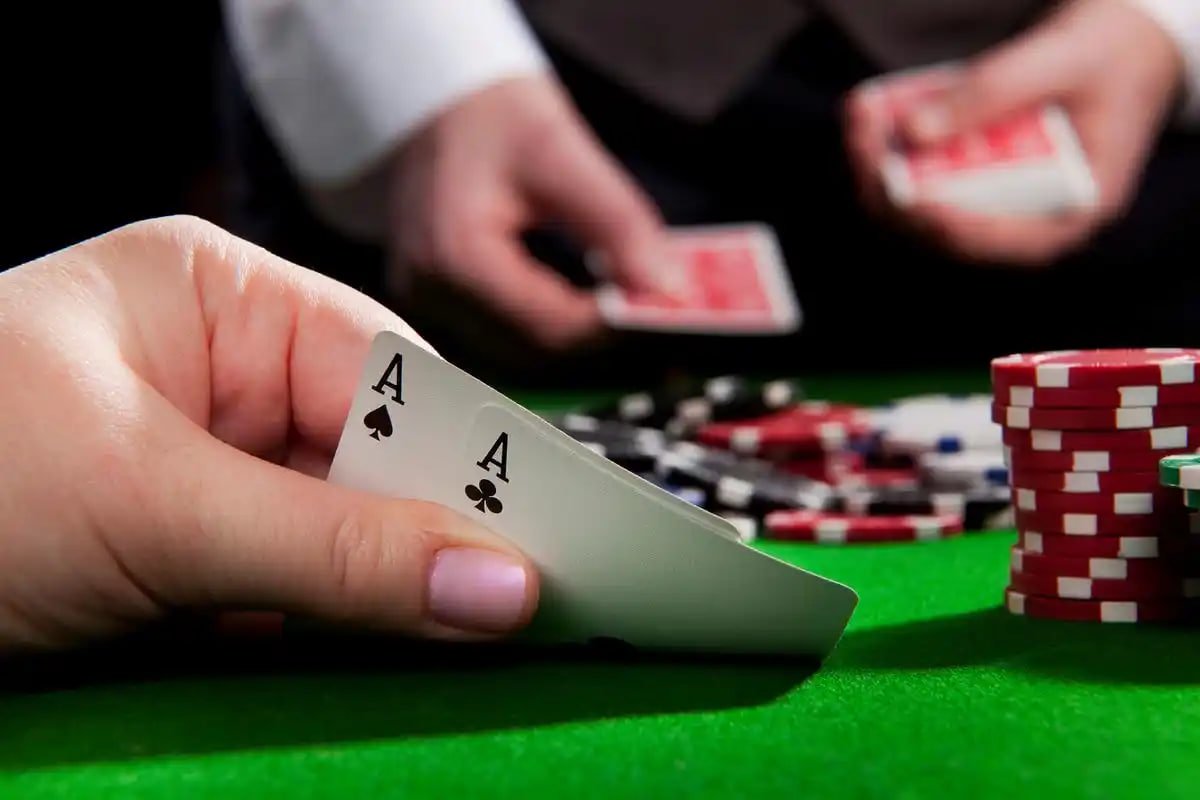 বাংলাদেশে মোবাইলে ক্যাসিনো গেম খেলার দৃশ্য – madbet প্ল্যাটফর্ম